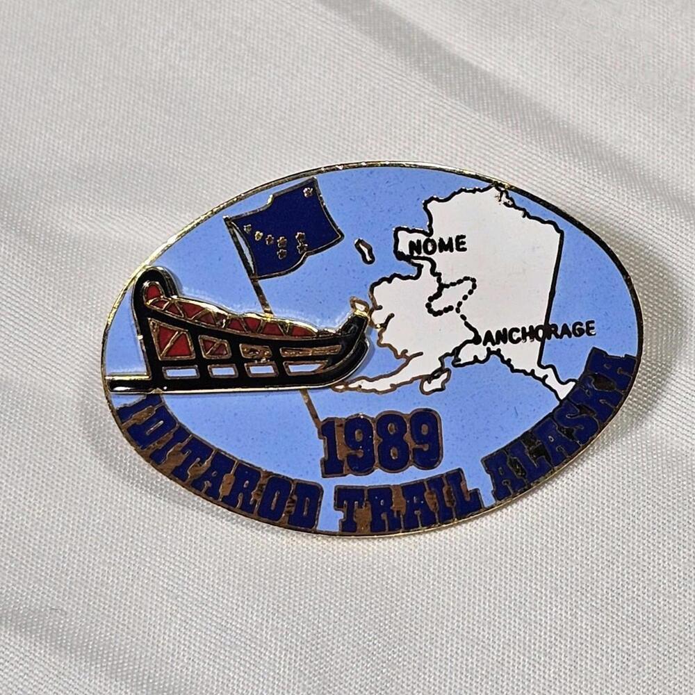 Vintage 1989 Iditarod Alaska Sled Dog Race Pin. AK VTG